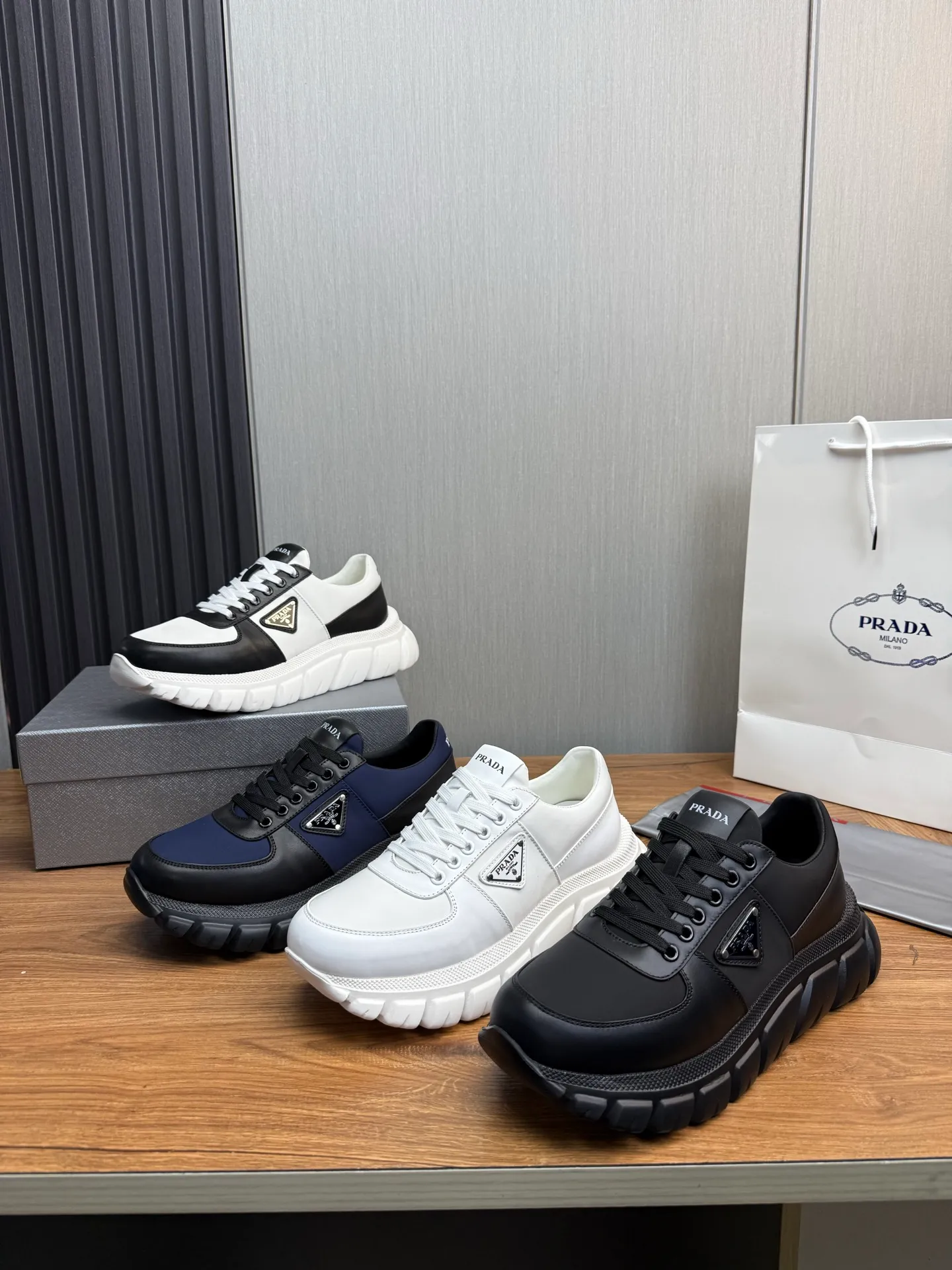Men's shoes 💰580💰 [PRADA] Men's shoes are popular in the counter, official website is synchronized, 1 high-quality shipment ✔️Imported cowhide fabric + cowhide lining, 1🆚1 replica, original sole, 38-45 (45 customized, non-refundable)